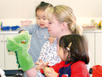 一人一人がレッスンの主役！<br />楽しみながら英語を学び<br />バイリンガルを育てます